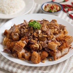 ข้าวหมูกรอบกระเทียม