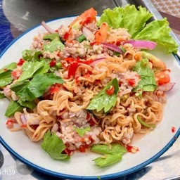 ยำมาม่ารวม