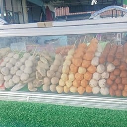 ลูกชิ้นทอด ยายหนิง