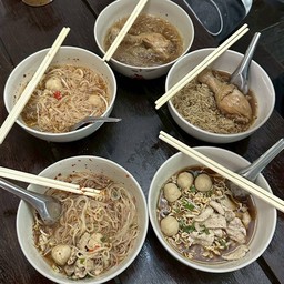 ร้านเตี๋ยวบึ้มบึ้ม มศว หลังตึกคณะแพทยศาสตร์ ประสานมิตร มศวประสานมิตร