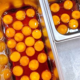 ไข่แดงดอง ฟองละ 20 บาท