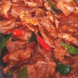 ผัดพริกแกงหมูสามชั้น( ไม่ใส่ถั่วฝักยาว)