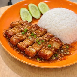 ข้าวหมูกรอบกระเทียม