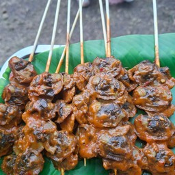 ดาลีฟไก่ย่าง หน้ากูโบร์โต๊ะกอดอ