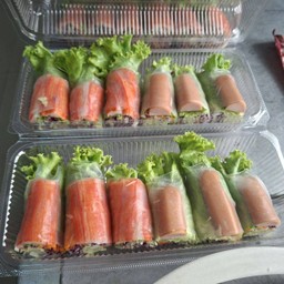 สลัดโรลปูอัด+ไส้กรอก