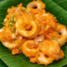 หมึกผัดไข่เค็มกรอบ