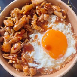 กะเพราพริกแห้ง - สองพี่น้อง