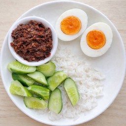 ข้าวคลุกน้ำพริก + ไข่เค็ม