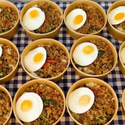 ข้าวกะเพรา เฉาก๊วยโบราณ นมหมีน้ำผึ้ง