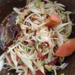 ส้มตำนัวนัว ข้าวเหนียว มัณตรา