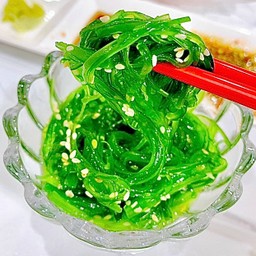 ยำสาหร่ายวากาเมะ