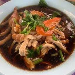 ก๋วยเตี๋ยวไก่(ชุมทางคนอีสาน) โลตัส เขาปีบ