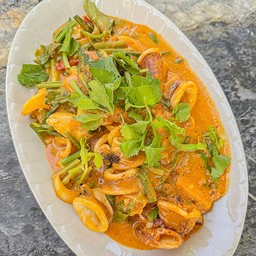 ปลาหมึก ผัดไข่เค็ม