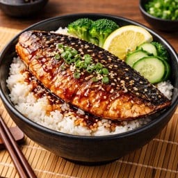 ข้าวญี่ปุ่นหน้าล้น by kokoji