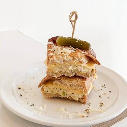 Tuna melt sandwich sourdough (ทูน่า)