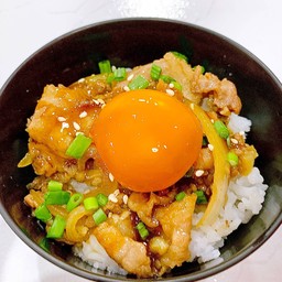 ข้าวหน้าหมูเทอริยากิ + ไข่แดงดอง