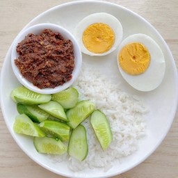 ข้าวคลุกน้ำพริก+ไข่ต้ม