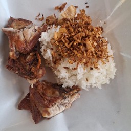 ไก่ทอด +ข้าวเหนียว + หอมเจียว