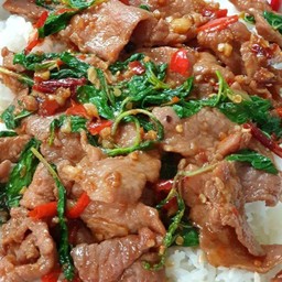 กับข้าวผัดกระเพราหมูชิ้น