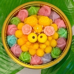 ขนม9มงคลถาด8นิ้วทองฝาใส