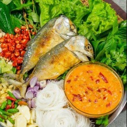 กระเพราโบราณ &สารพัดเมี่ยง "คอนโด บ้านเพชรเกษม"