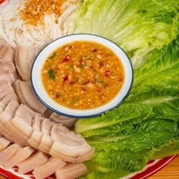 กระเพราโบราณ &สารพัดเมี่ยง "คอนโด บ้านเพชรเกษม"