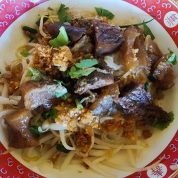 ก๋วยเตี๋ยวเนื้อเปื่อยล้วน