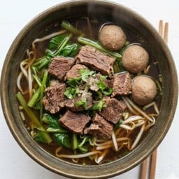 ลูกชิ้นคุณแดง