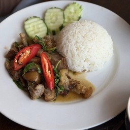 ข้าวกะเพราขาหมู