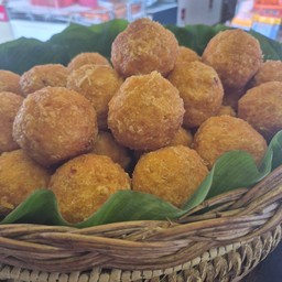 ข้าวยำแหนมตลาดวัดกลาง