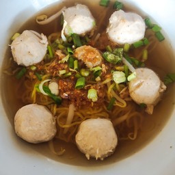 ก๋วยเตี๋ยวลูกชิ้นหมู