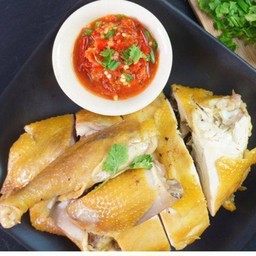 ไก่ต้มน้ำปลา-เต็มตัวสับ