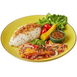 ข้าวแซลมอน ย่างจิ้มแจ่ว