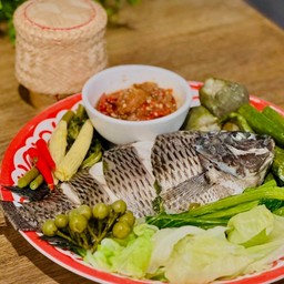 ปลานึ่งพร้อมน้ำจิ้มรสเด็ด
