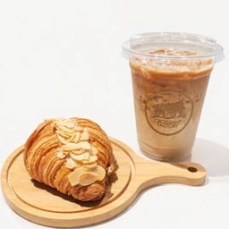 กาแฟคู่มินิครัวซองต์