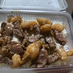 ข้าวราดเนื้อทอดเนย