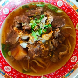 ก๋วยเตี๋ยวลูกชิ้นเนื้อสดเนื้อเปื่อย
