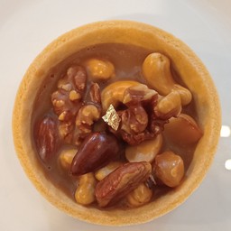 SALTED MIXED NUTS CARAMEL TART