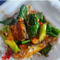 เจี๊ยะกะเพรากล่อง(ไข่ดาวฟรี) แหลมฉบัง