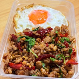 กับข้าว (กะเพราหมูสับ)