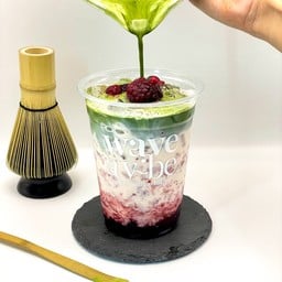 มัทฉะมิกซ์เบอร์รี (Matcha Mixed Berry)