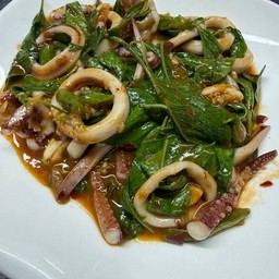 ปลาหมึกผัดพริกเผา