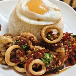 ข้าวกระเพราปลาหมึก(ราดข้าว)