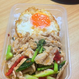 กับข้าว (คะน้าหมูชิ้น)