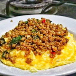 ไข่เยิ้มกระเพรา