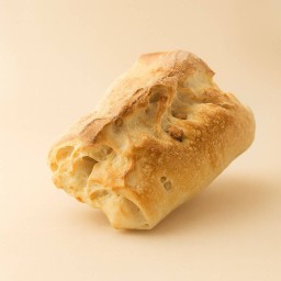 ขนมปังเกลือ ผสมถั่ววอลนัท เนื้อสัมผัสเหนียวนุ่ม รสเค็ม มันกลมกล่อม