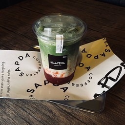 Strawberry Matcha Latte สตรอว์เบอร์รี่มัทฉะลาเต้