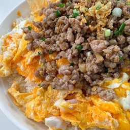 ข้าวไข่ขยี้เนื้อสับ