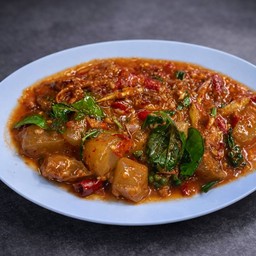 เอ็นหมูผัดพริกแกง