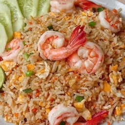 [อร่อยซ่ากับโค้ก] ข้าวผัดกุ้งจานใหญ่ +  โค้ก ออริจินัล (กระป๋อง)